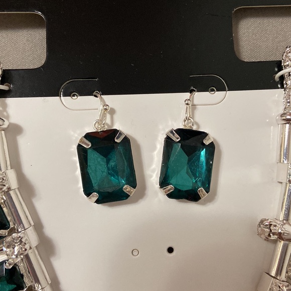 Nine West green necklace and earring set - Picture 2 of 6